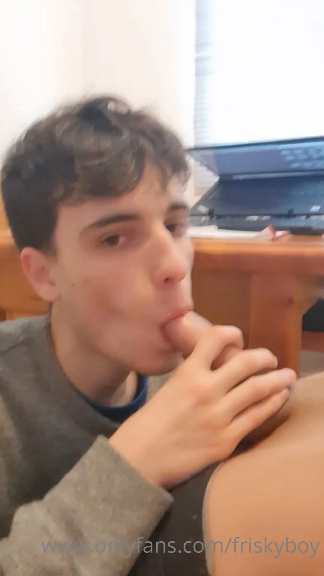 friskyboy getting his uncut dick passionately sucked by young twink