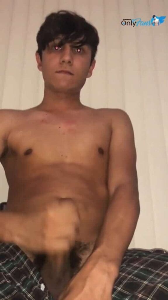 a twink jacks off and cums while looking at you -passionlatinoboys