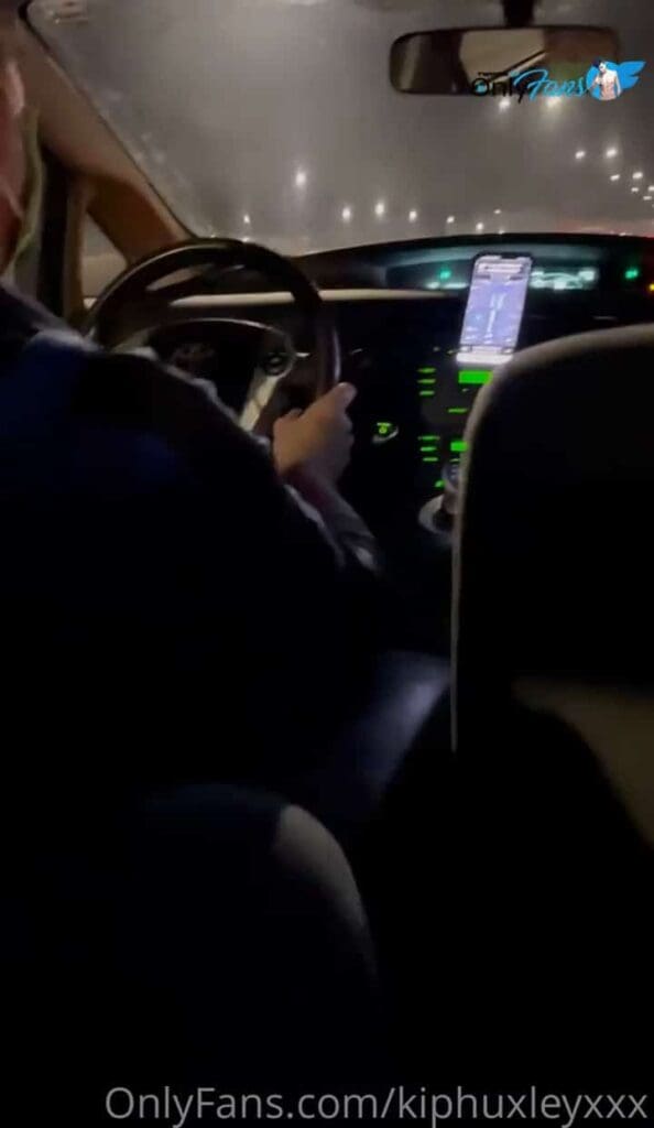 kiphuxleyxxx sneak jerking a dude in an uber like it was nothing